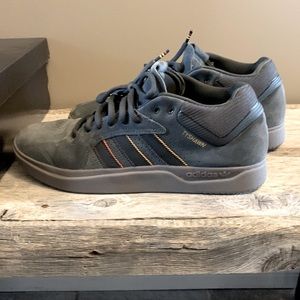 Adidas Tyshawn skate style shoe, size 11.5, grey/charcoal colour